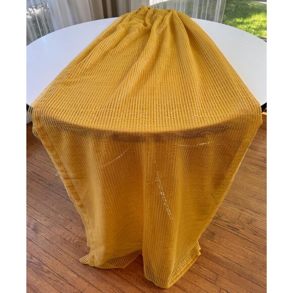 Vintage 70s pleated curtain, golden yellow open weave mesh, single panel - Picture 5 of 10